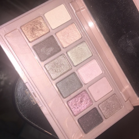 Maybelline Blushed Nudes Eyeshadow Pallete - Picture 2 of 2